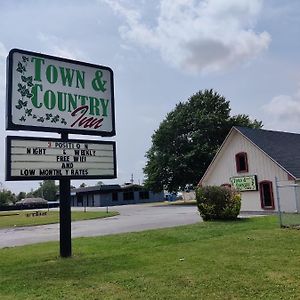 Town And Country Inn