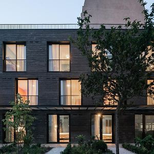 Deskopolitan House
