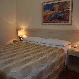Budget King Room