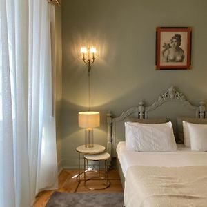 Superior One-Bedroom Apartment