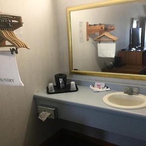 One-Bedroom Queen Suite
