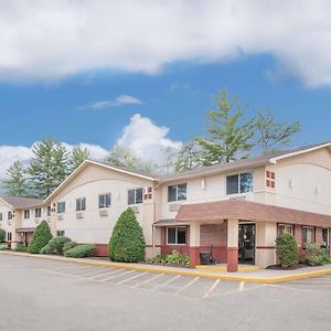 Super 8 By Wyndham Queensbury Glens Falls