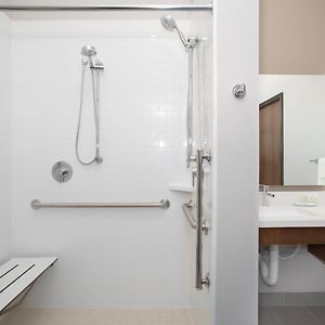 Queen Room Mobility accessible