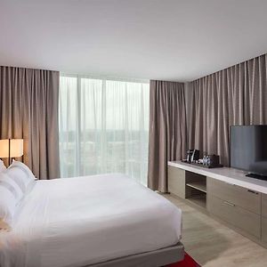Deluxe  Queen Room Mobility accessible