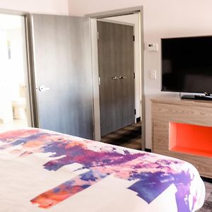 One-Bedroom King Suite Mobility accessible