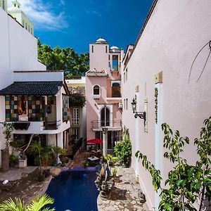 Garlands Del Rio Riverside Boutique Hotel