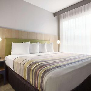 One-Bedroom King Suite