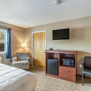 Queen Room Mobility accessible
