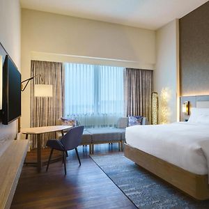 Deluxe One-Bedroom King Suite