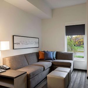One-Bedroom King Suite