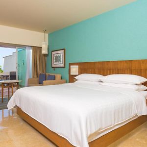 Lower Floors King Room
