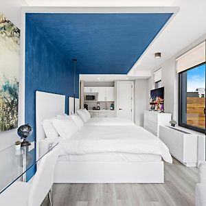 Deluxe Queen Suite
