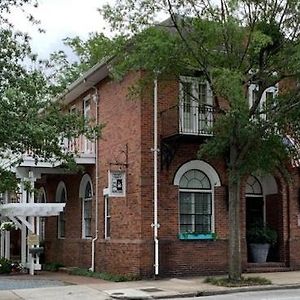 The Front Street Inn