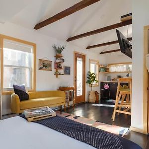 Deluxe Queen Studio