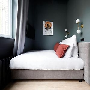 Medium Room