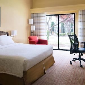 Deluxe  King Room Mobility accessible