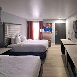 Standard Queen Room