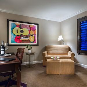 Deluxe King Suite