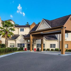 Red Roof Inn Plus+ & Suites Savannah - I-95