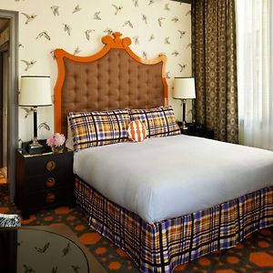 Deluxe Corner King Room