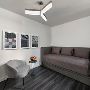 Premium King Studio