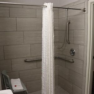 Superior  Queen Room Mobility accessible