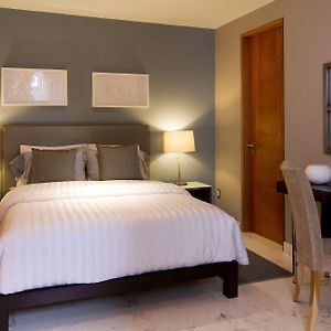 Corner Suite