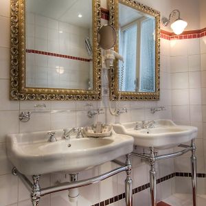 Family Queen Room