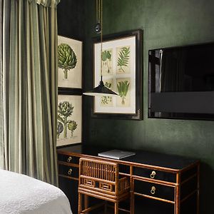 Petite Room