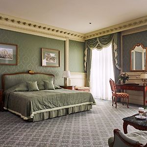 Grand King Room