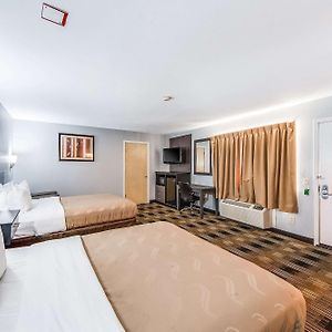Queen Room Mobility accessible