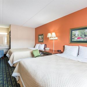 Queen Room Two Queen Beds Smoking