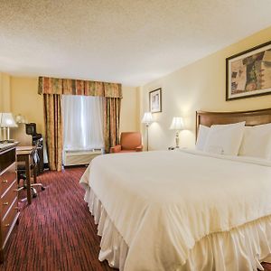 Deluxe Queen Suite