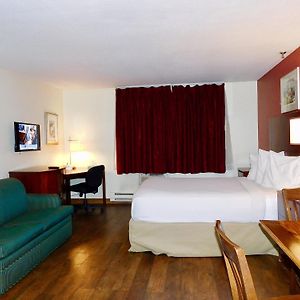 Deluxe One-Bedroom Suite