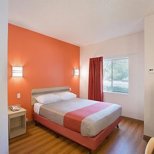Standard Queen Room Disability Access