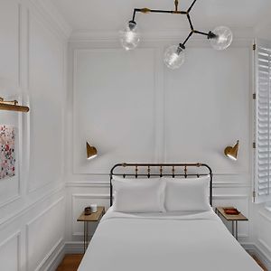 Classic Queen Room
