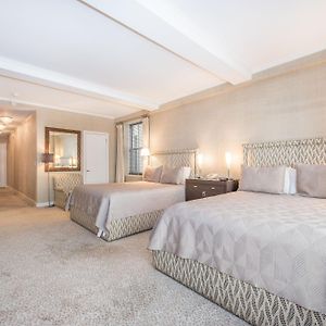 One-Bedroom Queen Suite