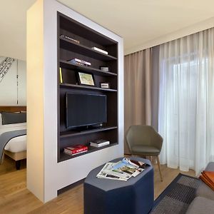 Deluxe Studio