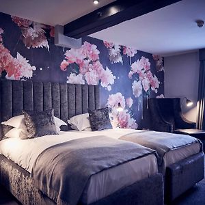 Club Twin Room