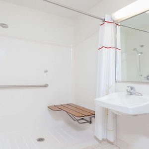 Queen Suite Mobility accessible