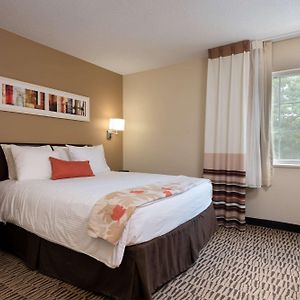 Queen Suite Mobility accessible