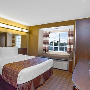 Queen Room Mobility accessible