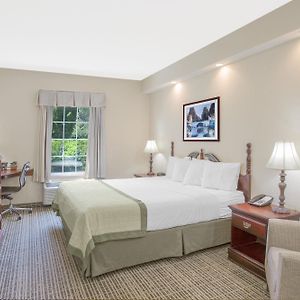 Standard Queen Room