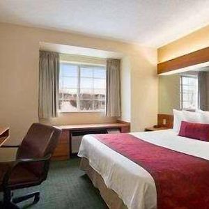 Deluxe  Queen Room Disability Access