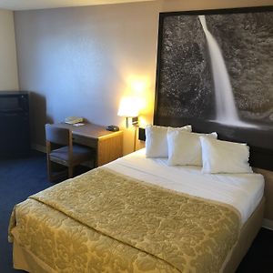 Queen Room Mobility accessible