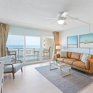 Deluxe Two-Bedroom Oceanfront Apartment