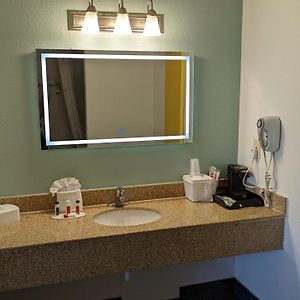 One-Bedroom Queen Suite