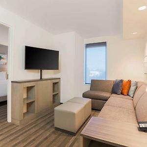 One-Bedroom King Suite
