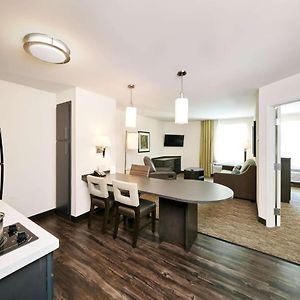 One-Bedroom Queen Suite