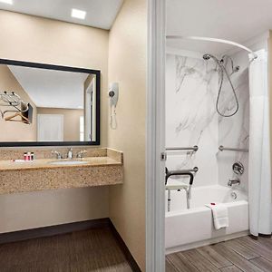Queen Room Mobility accessible